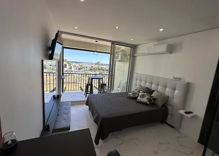 Naturiste Cap D'agde Heliopolis F 68