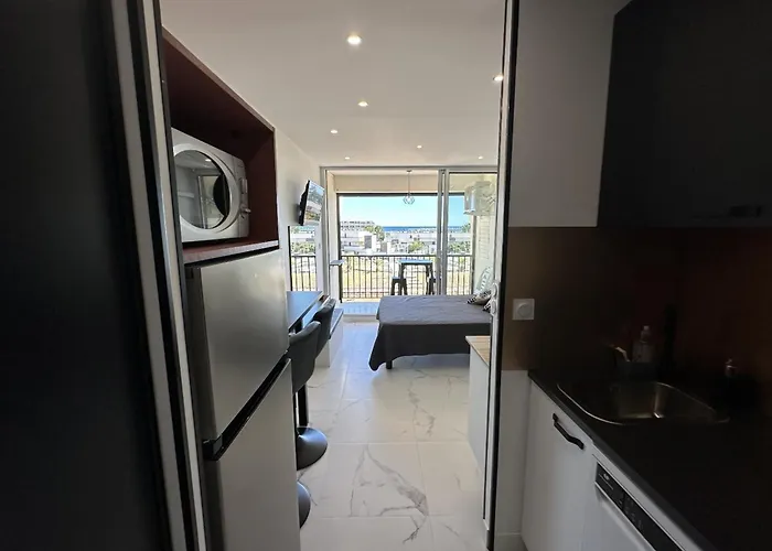 Naturiste Cap D'agde Heliopolis F 68